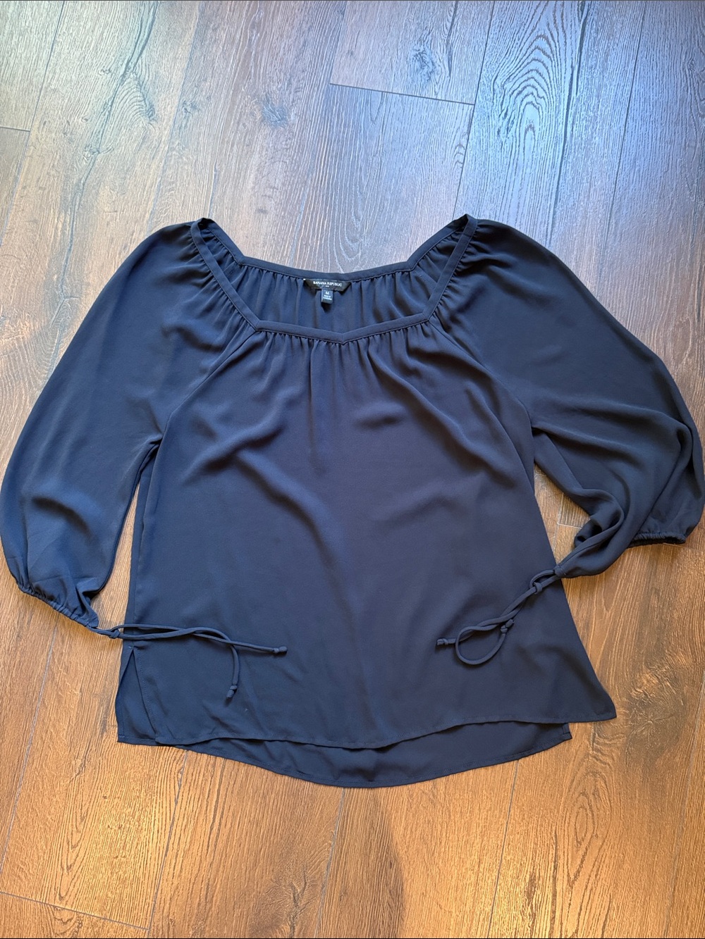 Banana Republic Black Scoop Neck Tie-Detail Blouse Medium